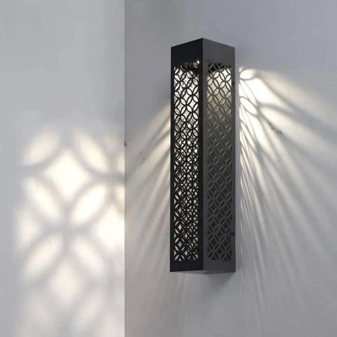 Wooden wall hanging lamp
